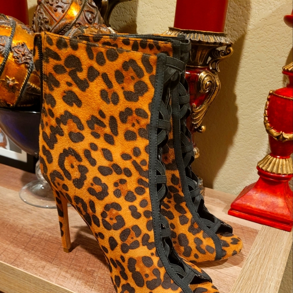 11  leopard heels